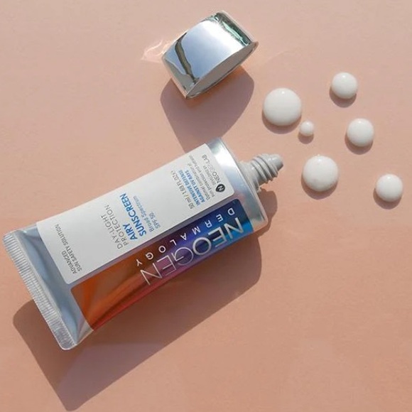 Neogen's Day-Light Protection Airy Sunscreen - Picture 2 of 4